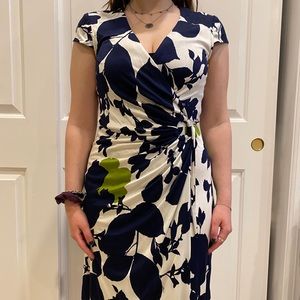 White, navy, & green floral print wrap dress🤍💙💚